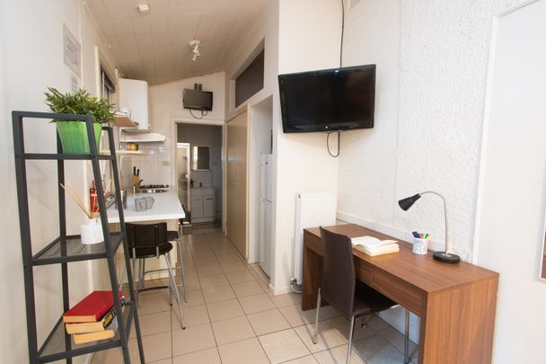 SELF-SUSTAINED STUDIO APARTMENT. - Photo 1