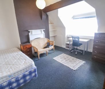 BILLS INCLUDED – Bainbrigge Road, Headingley, Leeds, LS6 - Photo 4