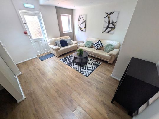 1 bedroom in a house share to rent - Photo 1