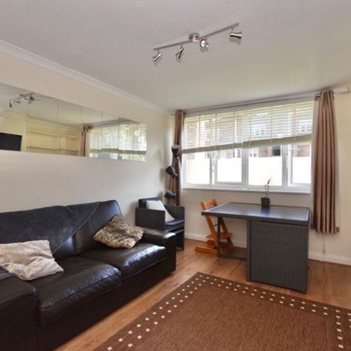 4 bedroom flat to rent - Photo 1