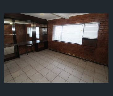 TIDY ONE BEDROOM APARTMENT RIGHT IN THE HEART OF BONDI JUNCTION - Photo 6