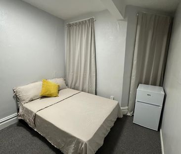 Room in a Shared House, High Road, N15 - Photo 1