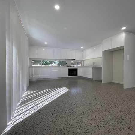 Brand New 2 Bedroom Granny Flat&excl; - Photo 2