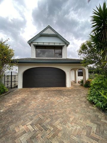 5 Bedrooms+Office, 2 living areas in Stanmore Bay - Photo 3