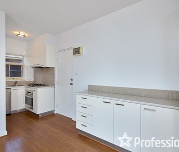 9/11 Bluff Avenue, Elwood VIC 3184 - Apartment For Rent | Domain - Photo 6