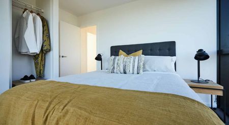 FURNISHED 2 Bed + 2 Bath Apartment - Photo 4