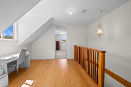 Charming Sandstone Home - Photo 5