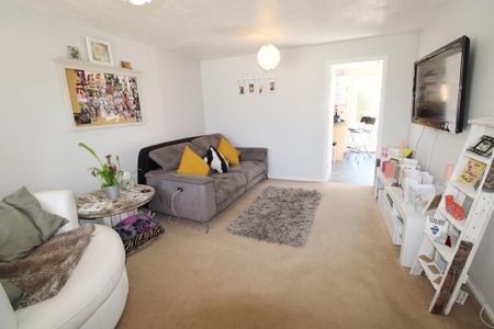 3 bedroom detached house to rent - Photo 2