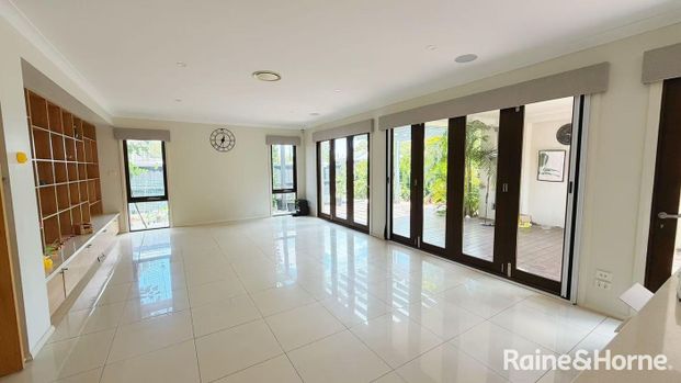 Luxury Ex-Display Home with High Ceilings and Exceptional Space - Photo 1