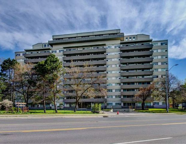 Royal Tower | 121 Agnes St., Mississauga - Photo 1