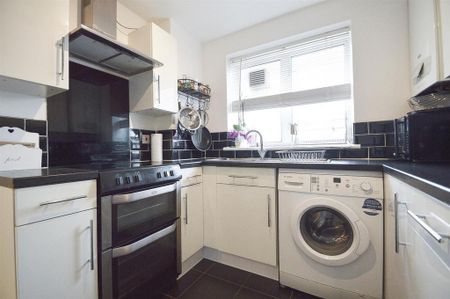 3 bedroom flat to rent - Photo 5