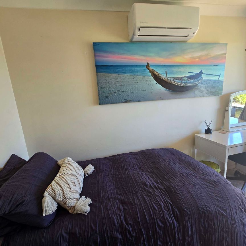 Helensvale - Photo 1