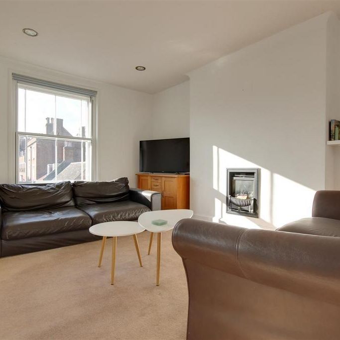 3 bedroom flat to rent - Photo 1