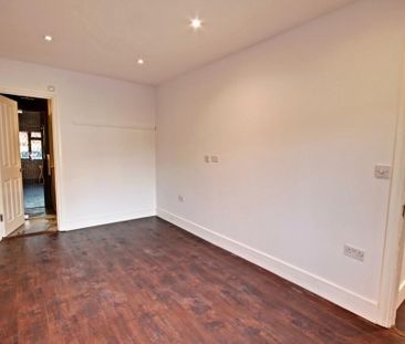 4 Bed Semi-Detached House, Bowness Crescent, SW15 - Photo 6
