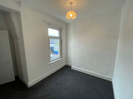 Evelyn Rd, Neath, SA10 - Photo 4