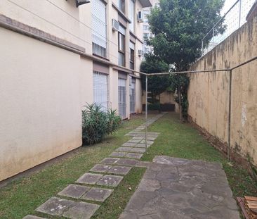 Apartamento com 2 quartos e 79m² para alugar em Passo da Areia, Por... - Foto 2