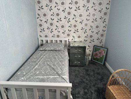 1 bedroom in a house share to rent - Photo 5