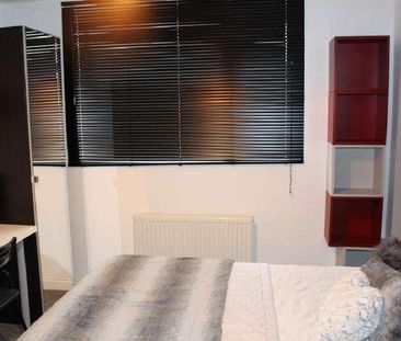 Bedroom Detached House In Winton, BH9 - Photo 3