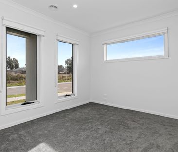 Modern Family Home in Beveridge - Photo 4