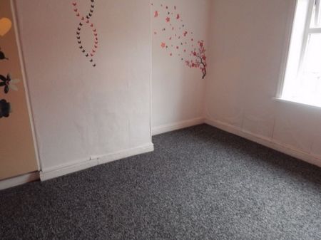 2 Bed - Great Northern Street, Near Town Centre, Huddersfield - Photo 4