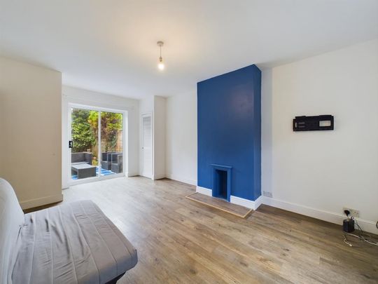 3 bedroom semi-detached house to rent - Photo 1