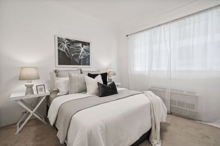 Stylish City-Fringe Living with Spacious Comfort and Urban Convenience - Photo 2