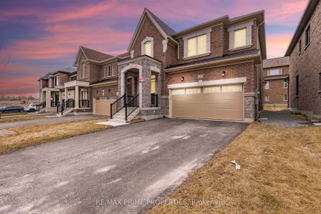 Detached Home For Lease | N8120498 - Photo 2