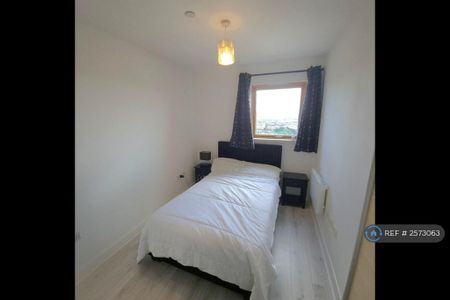 2 bedroom flat to rent - Photo 3