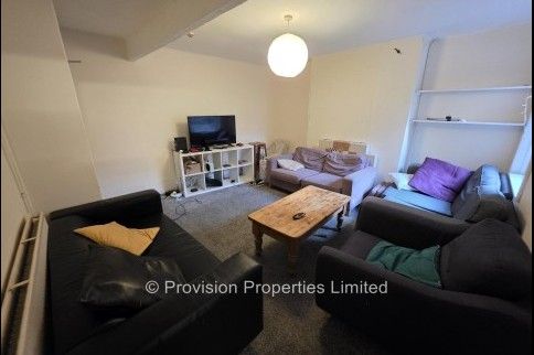 8 Bedroom House Brudenell Road - Photo 1