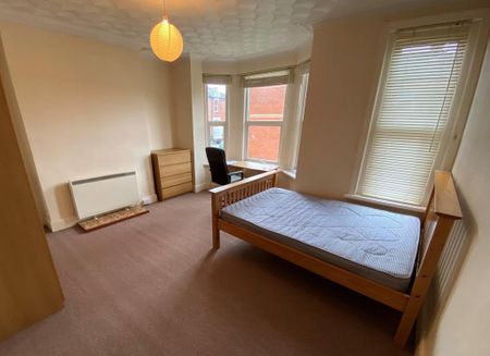 6 bedroom terraced house to rent - Photo 4