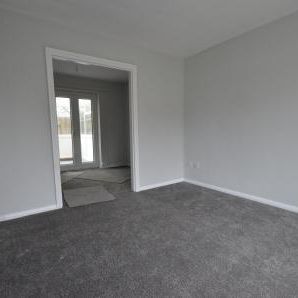 3 bedroom Semi-detached house To Let - Photo 1