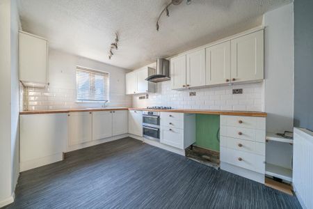 2 bedroom semi-detached house to rent - Photo 4