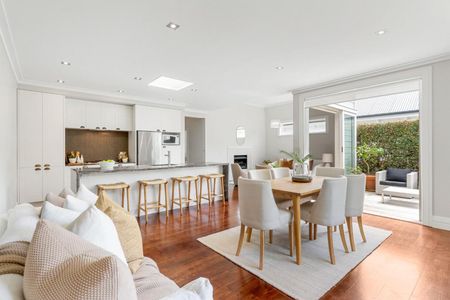 Immaculately presented Character Home - Photo 2