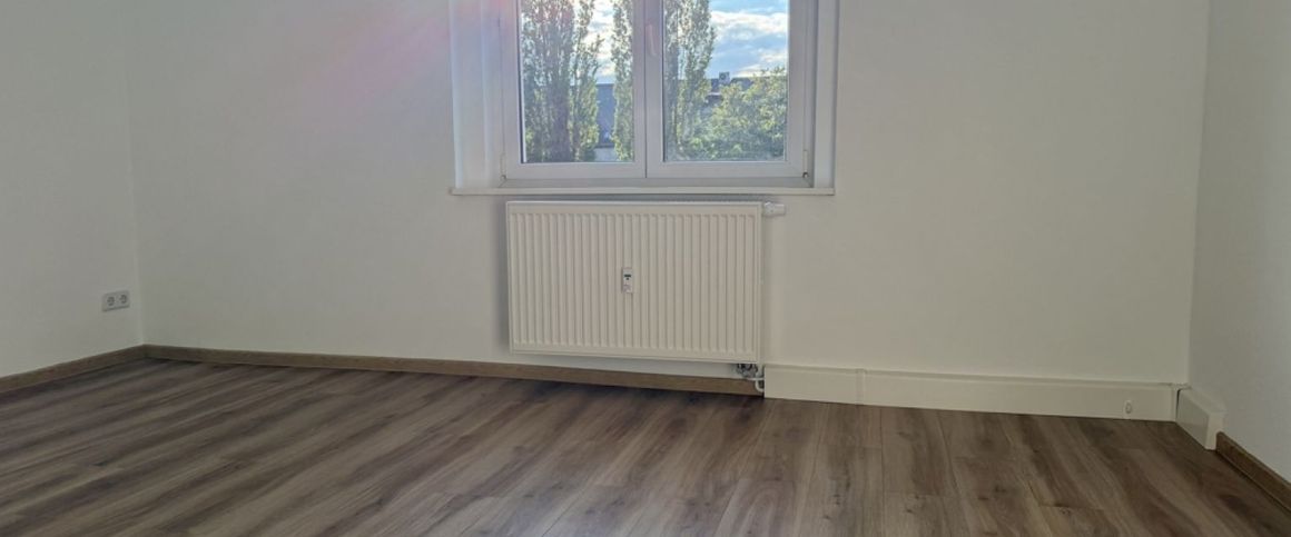 3 Zimmer • Balkon • Laminat • Tageslichtbad mit Wanne • Stellplatz • Tageslichtbad • jetzt mieten!? - Photo 1