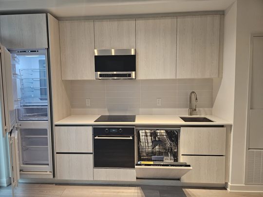 For Lease - 110 Broadway Avenue Unit# 217, Toronto, Ontario - Photo 1