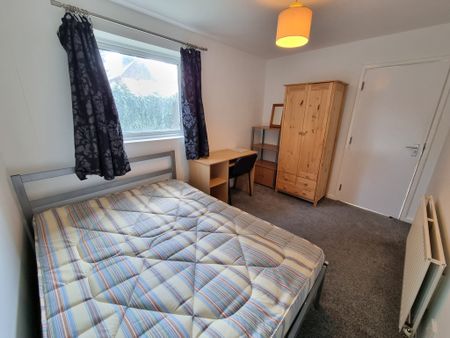 4 Bed Student Accommodation - Photo 2