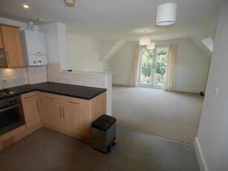 2 bedroom flat to rent - Photo 2