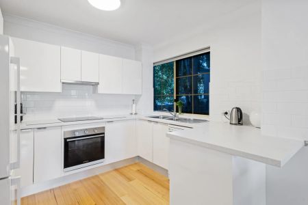 Beautifully updated apartment with 2 spacious bedrooms - Photo 4