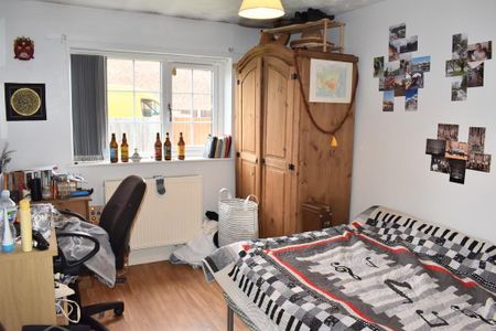 6 bedroom semi-detached house to rent - Photo 3