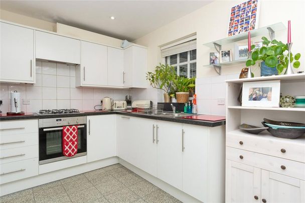 4 bedroom terraced house to rent - Photo 1