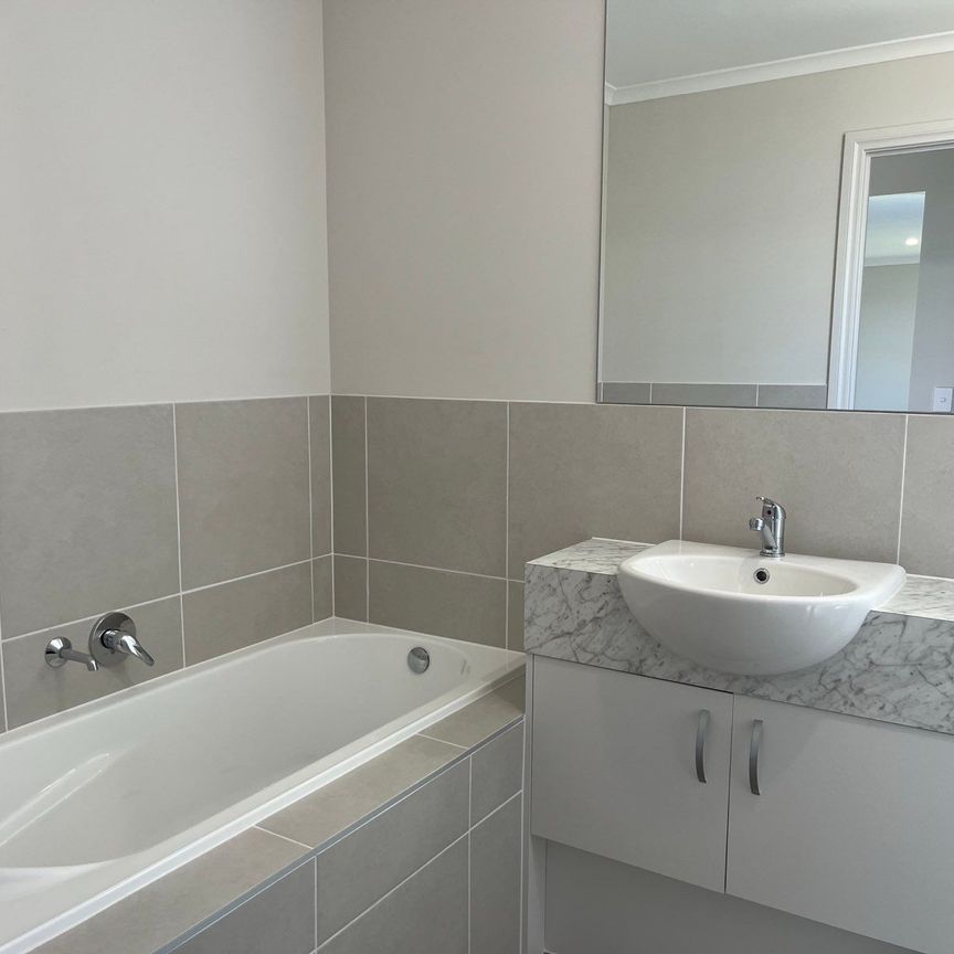 Modern Living Made Easy – Your Dream Home Awaits! - Photo 1