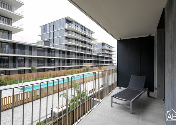 Beautiful 3 Bedroom Apartment with Communal Pool, next to the Sea in Badalona