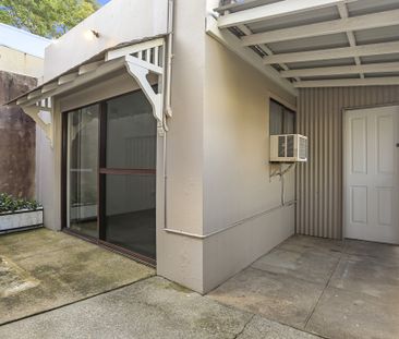 Freshly Renovated 3 Bedroom Duplex in Prime Location - Photo 6