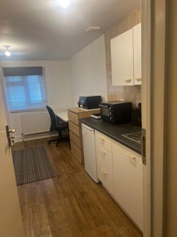 Studio to rent - Photo 2