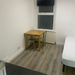 Studio Flat, Princess St, LU1 - Photo 1