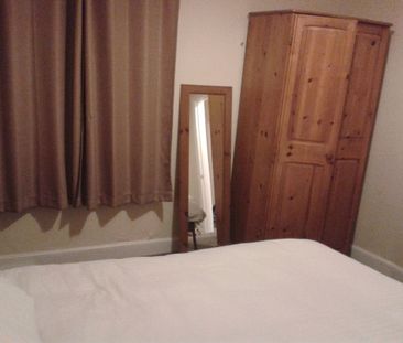 1 Bed Flat, Bedford Road, RG1 - Photo 5