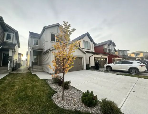 3 + Den house for rent in UPLANDS . (Main level ) | 2528 193 Street, Edmonton - Photo 1