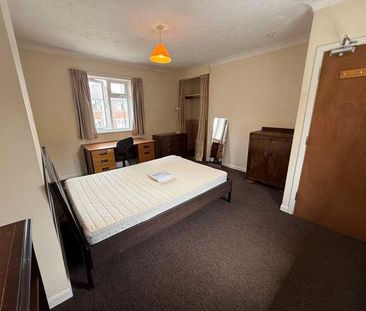 Broadlands Road, SO17 - Photo 5