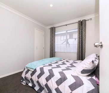 Lovely open plan home bathed in sun - Photo 3