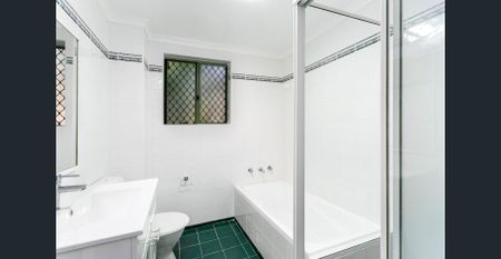 Spacious and centrally located - Photo 4